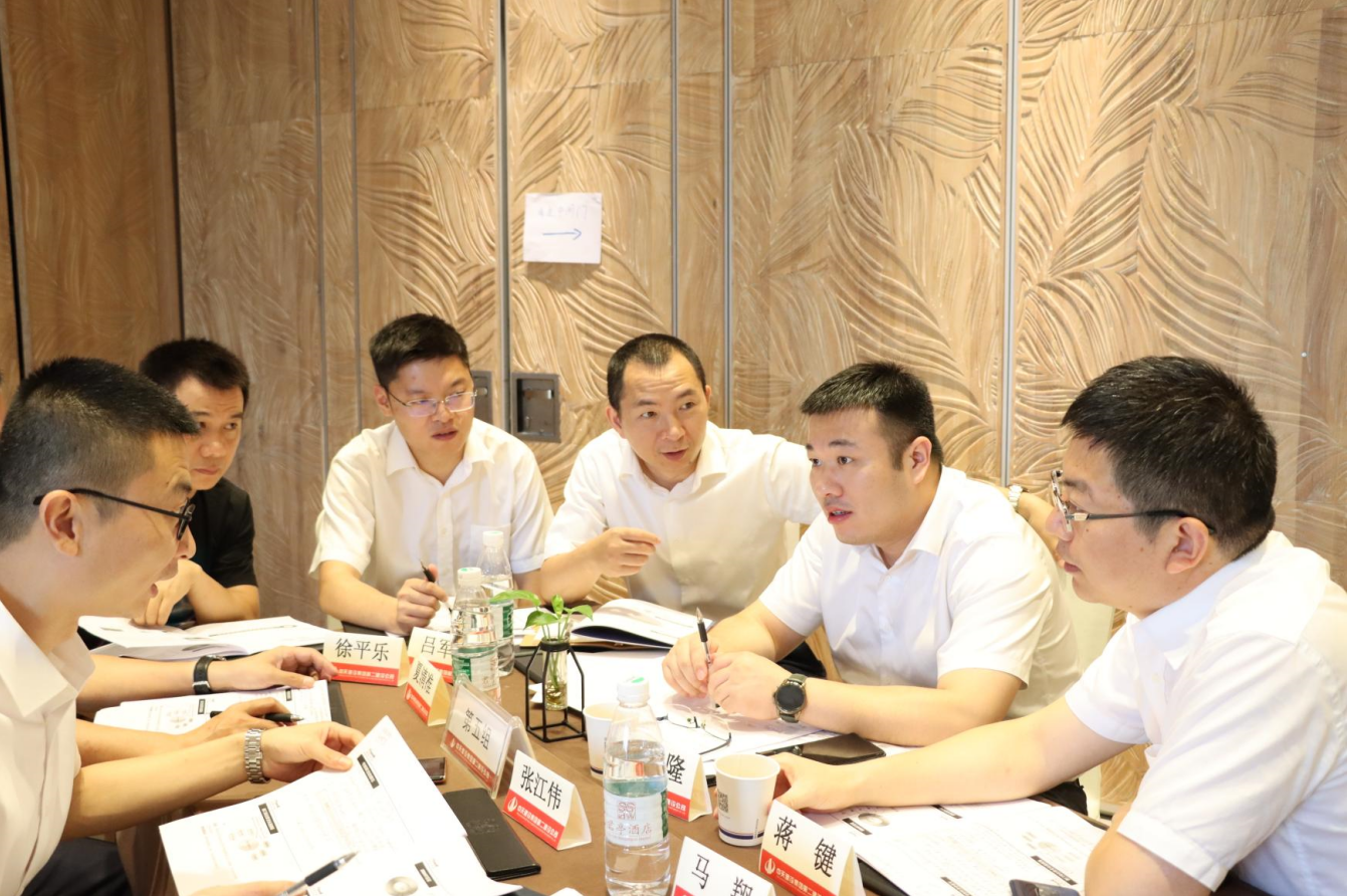 2021年6月25日-26日，AG尊龙凯时二建组织开展了2021年中高层主管执行力培训。本次培训特邀清华、北大、上海交大总裁班讲师，中国企业家协会特聘高级讲师许晋老师进行授课。