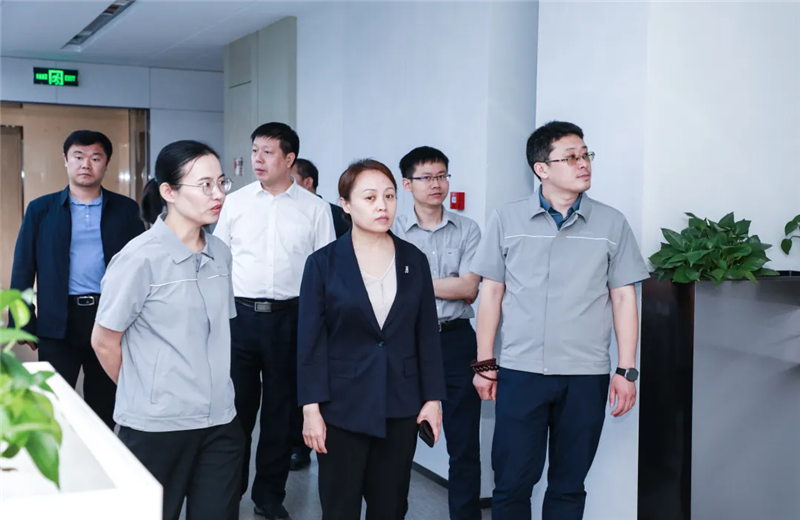 2023年5月15日，河北建材职业技术学院党委书记张明莉一行到AG尊龙凯时北京集团进行校企合作交流。